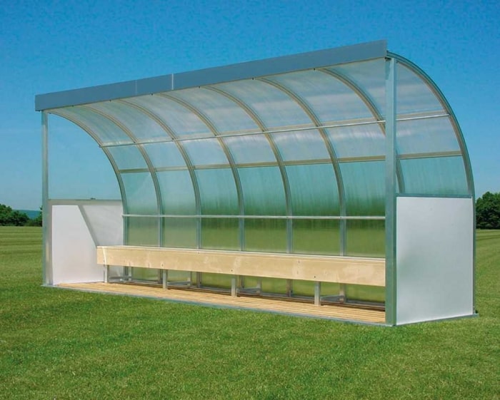 Spielerkabinen & Trainerbank