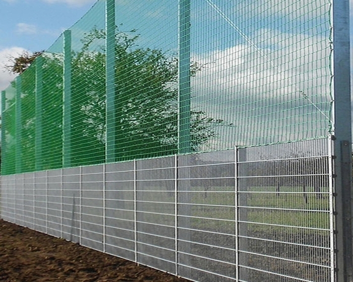 Ballfangzaun mit Doppelstab - Gittermatte Feuerverzinkt