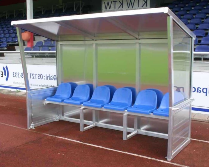 Spielerkabine Match mit Sitzschalen